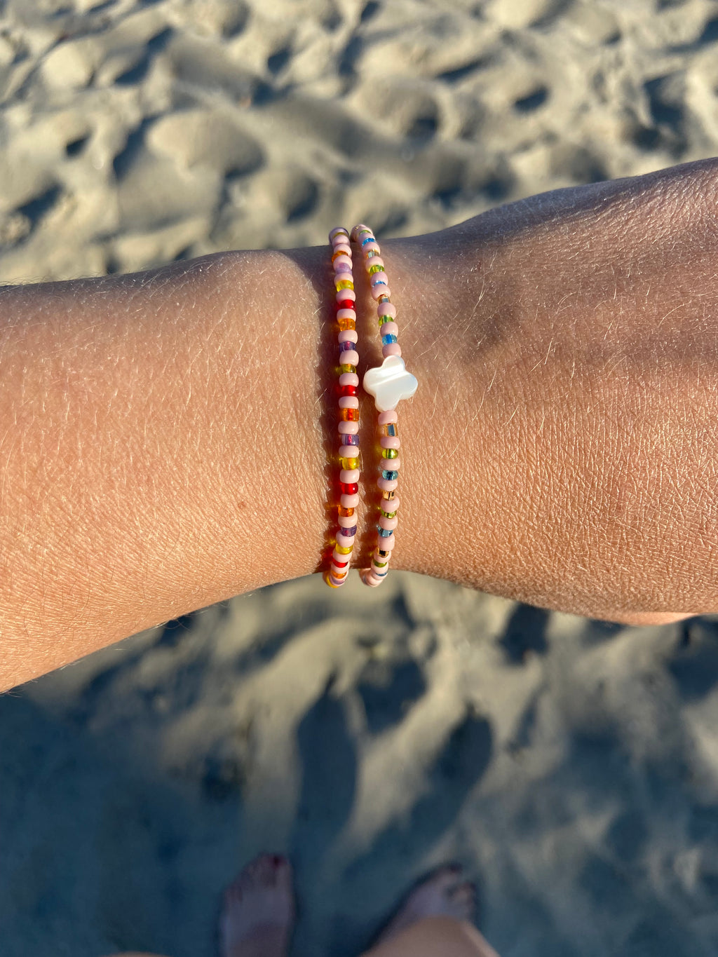 Doppeltes pinkes Murano Deadstock- und Perlenarmband